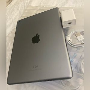 Apple iPad 5th generation 32GB WiFi unlocked